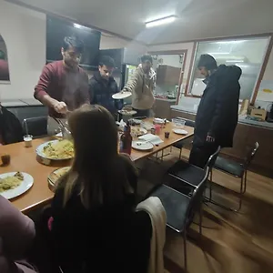 화이트 하우스 게스트하우스